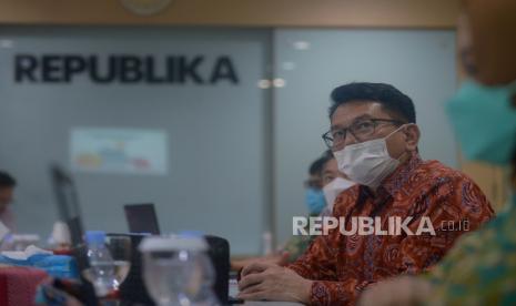 Presiden Direktur Prudential Syariah Omar Sjawaldy Anwar menyampaikan paparan saat berkunjung ke Kantor Republika, Jakarta, Selasa (7/6/2022). Prudential Syariah berkomitmen untuk meningkatkan akses proteksi hingga kalangan masyarakat bawah sehingga lebih inklusif. Presiden Direktur Prudential Syariah, Omar Sjawaldy Anwar menyampaikan strategi pengembangan produk akan disesuaikan dengan kebutuhan dari target pasar.