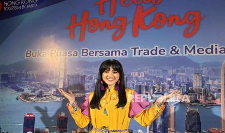 Artis Nirina Zubir. Nirina membagikan pengalamannya ketika menjalani Ramadhan di Hong Kong. 