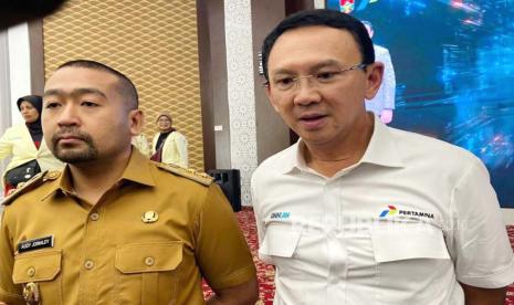 Komisaris Utama Pertamina, Basuki Tjahaja Purnama atau Ahok (kanan) dan Wakil Gubernur Sumatra Barat, Audy Joinaldy di Rumah Dinas Wali Kota Bukittinggi, Senin (9/10/2023).