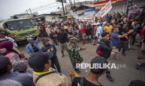 Banjir Rob di Desa Eretan Wetan Tak Kunjung Diatasi, Warga Gelar Aksi Demo |Republika Online 1 053875300 1762524156 830 556