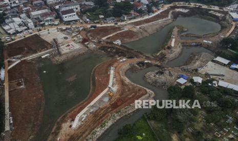 Foto udara suasana pembangunan Waduk Lebak Bulus di Jakarta, Selasa (11/10/2022). Indonesia saat ini baru memiliki 230 unit waduk.