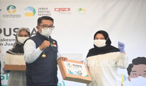 Gubernur Jawa Barat Ridwan Kamil meresmikan program Puskesmas Terpadu dan Juara (Puspa) di Puskesmas Cikarang, Kabupaten Bekasi, Senin (1/2). Tujuan program tersebut untuk penanganan Covid-19 yang tak dapat ditangani oleh RS karena keterbatasan ruang isolasi dan sebagainya.