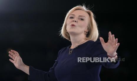 Liz Truss berpidato di depan anggota Partai Konservatif selama pemilihan kepemimpinan Konservatif di Wembley Arena di London, Rabu, 31 Agustus 2022. Perdana Menteri Inggris Boris Johnson mengumumkan pengunduran dirinya pada awal Juli. Partai Konservatifnya akan mengumumkan penggantinya pada hari Senin.