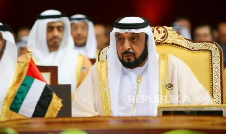  Presiden UEA Sheikh Khalifa bin Zayed al-Nahyan menghadiri pembukaan KTT Dewan Kerjasama Teluk (GCC) di Hotel Sheraton di Doha, Qatar, 03 Desember 2007. Presiden UEA Wafat, Ini yang Dilakukan Selama 40 Hari Berkabung