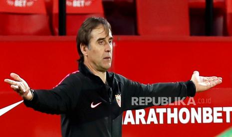  Pelatih kepala Sevilla Julen Lopetegui bereaksi selama pertandingan sepak bola La Liga Spanyol antara Sevilla FC dan Real Betis di stadion Sanchez Pizjuan di Seville, Spanyol selatan, 14 Maret 2021.