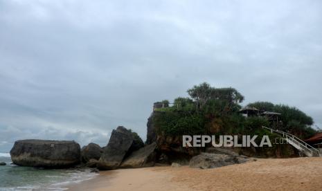 Tebing untuk melihat kawasan dari atas di sebelah Barat Pantai Pulang Sawal, Gunungkidul, DIY, beberapa waktu lalu.