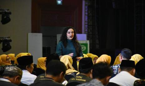 Model dan Presenter Berbagi Pengalaman Bangun Personal Branding