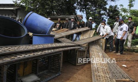 Sejumlah perajin tempe melakukan aksi unjuk rasa di kawasan Sentra Produksi Tempe dan mogok produksi mulai Senin (21/2) hingga Rabu (23/2)