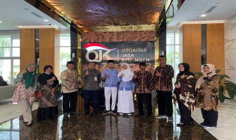 Tim LCC Keuangan Syariah MTsN1 KP Tembus 7 Besar Nasional