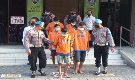 Usai Dicekoki Miras, Gadis di Sidoarjo Diperkosa 6 Pemuda