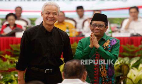 Ganjar Pranowo dan Mahfud MD. Pengamat sebut Mahfud MD punya 'identitas hijau' untuk menyaingi Anies-Muhaimin.