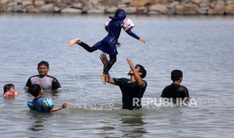 Perhimpunan Hotel dan Resto Indonesia (PHRI) berharap proses perizinan lebih mudah lewat UU Ciptaker. Foto Ilustrasi wisata.