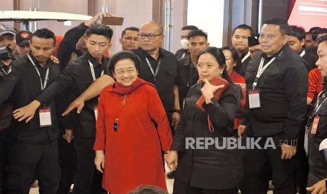 Ketua Umum PDIP Megawati Soekarnoputri bersama Ketua DPP PDIP Puan Maharani.