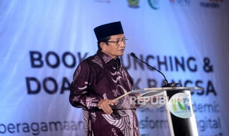 KH Nasaruddin Umar Sampaikan Manfaat Muhasabah Akhir Tahun. Foto: Founder Nasaruddin Umar Office (UNO) yang juga Imam Besar Masjid Istiqlal KH Nasaruddin Umar Memberikan Sambutan saat Peluncuran Buku dan Doa Bersama untuk Bangsa di Jakarta, Jumat (5/11). Kegiatan ini dimaksudkan sebagai doa dan upaya mendokumentasikan secara utuh segenap karya dan pemikiran Imam Besar Masjid Istiqlal sekaligus juga peganugrahan MURI kepada  KH Nasaruddin Umar sebagai penulis kolom terbanyak secara berkesinambungan.Prayogi/Republika