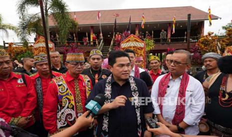 Menteri BUMN Erick Thohir berkunjung ke Klenteng dan Vihara Bhumi Raya (Klenteng Panjintan) di Singkawang, Sabtu (3/2/2023).