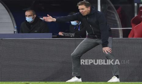  Pelatih kepala RB Leipzig Julian Nagelsmann. Pelatih RB Leipzig, Julian Nagelsmann, menegaskan, timnya berada dalam posisi lebih baik dibanding Paris Saint Germain (PSG) jelang putaran keempat babak penyisihan Grup H Liga Champions, Rabu (25/11) dini hari WIB. Dalam laga keenam penyisihan Grup H tersebut, Leipzig dijadwalkan melakoni laga tandang ke markas PSG, Stadion Parc de Princess.