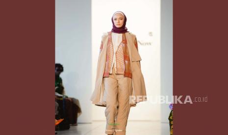 Koleksi Kami, brand modest fashion tanah air yang dipamerkan di New York Fashion Week.