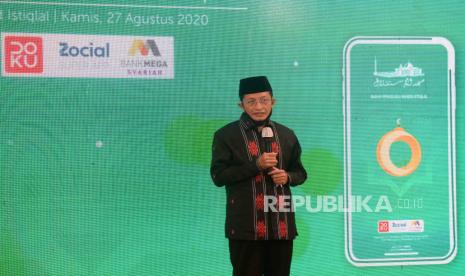 Imam Besar Masjid Istiqlal Nasaruddin Umar memberikan sambutan saat peluncuran aplikasi E-Istiqlal  di Jakarta, Kamis (27/8). E-Istiqlal merupakan aplikasi berbasis komunitas, dimana fitur serta konten didalamnya ditujukan untuk mendukung berbagai aktivitas para penggunanya secara online, baik yang merupakan jamaah Masjid Istiqlal maupun masyarakatsecara luas.Prayogi/Republika