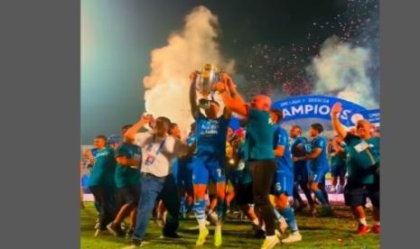 Persib Akhiri Penantian Panjang 10 Tahun