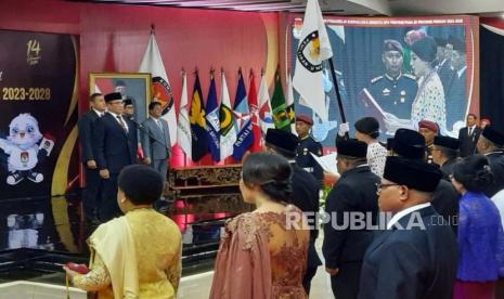 Suasana pelantikan 106 komisioner 20 KPU provinsi periode 2023-2028 di Kantor KPU RI, Jakarta, Rabu (24/5/2023). 