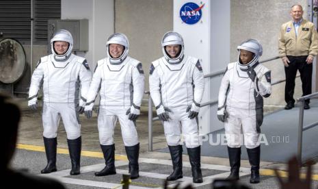  Members of the NASA SpaceX Crew-8 (L-R) Roscosmos cosmonaut mission specialist Alexander Grebenkin; NASA astronaut Michael Barratt, pilot; NASA astronaut Matthew Dominick, commander; and NASA astronaut Jeanette Epps, mission specialist;  walk out of the Neil A. Armstrong Operations and Checkout Building for the Launch Complex 39A in Titusville, Florida, USA, 03 March 2024. The NASA SpaceX Dragon Endeavour spacecraft on a Falcon 9 rocket, that will carry the Crew-8, is docked at the Kennedy Space Center Launch Complex 39A as part of its launch preparations.  