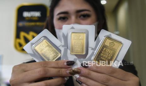 Harga emas keluaran Antam pada Rabu (3/11) tercatat Rp 929.000 per gram.