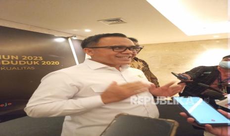 Menteri Pendayagunaan Aparatur Negara dan Reformasi Birokrasi Abdullah Azwar Anas dan Kepala Badan Pusat Statistik (BPS) Margo Yuwono menjawab pertanyaan wartawan di Jakarta, Senin (30/1//2023).