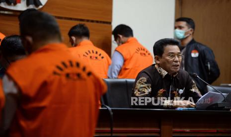 Wakil Ketua KPK Johanis Tanak memberikan paparan saat konferensi pers di Gedung KPK, Jakarta Selatan, Selasa (10/1/2023). 