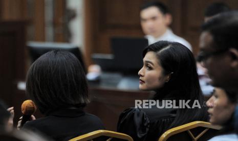 Istri dari terdakwa Harvey Moeis, Sandra Dewi saat memberikan keterangan saksi dalam sidang lanjutan di Pengadilan Tipikor, Jakarta, Kamis (10/10/2024). Sidang tersebut beragendakan pemeriksaan saksi yang dihadirkan jaksa penuntut umum dalam kasus dugaan korupsi pengelolaan tata niaga komoditas timah di wilayah izin usaha pertambangan PT Timah Tbk tahun 2015-2022. Saksi JPU menghadirkan sebanyak 13 saksi diantaranya istri dari terdakwa harvey Sandra Dewi, adik terdakwa Mira Moeis, adik dari Sandra Dewi bernama Kartika Dewi.