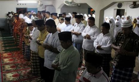 Viral: Shalat Tarawih Terlama Hingga Menempuh Waktu 8 Jam