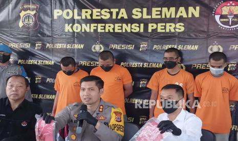 Polresta Sleman mengungkap kasus tindak pidana prostitusi online di salah satu hotel di Jalan Kaliurang, Caturtunggal, Depok, Sleman.