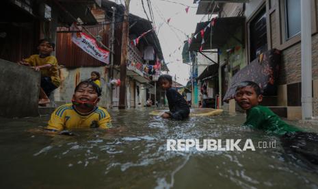 Banjir Rob Genangi Permukiman Warga di Muara Angke |Republika Online 3 056663500 1762414030 830 556