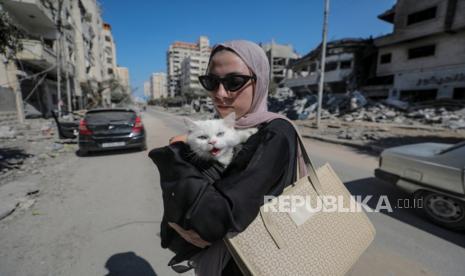 Pejabat Hamas mengatakan kepada penduduk Jalur Gaza untuk tetap tinggal di rumah pada Jumat (13/10/2023). Saran tersebut bertentangan dengan seruan militer Israel