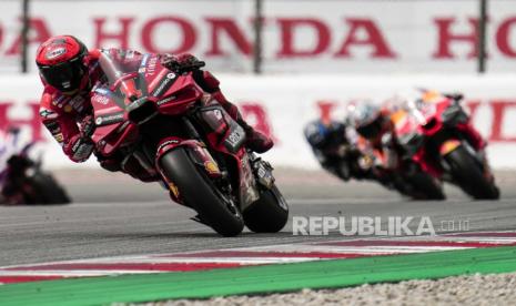 GP Catalunya. Pembalap Prima Pramac Jorge Martin dan pembalap Aprilia Aleix Espargaro saling bergantian memimpin dua sesi seri keenam MotoGP Catalunya.