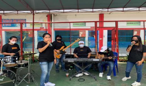 Live Music bersama Tim Akustik Warga Binaan Pemasyarakatan di LP Perempuan Palembang Kanwil Sumsel