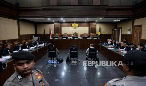 Suasana sidang perkara dugaan korupsi proyek BTS Kemenkominfo dengan terdakwa Johnny G Plate dkk. (ilustrasi)