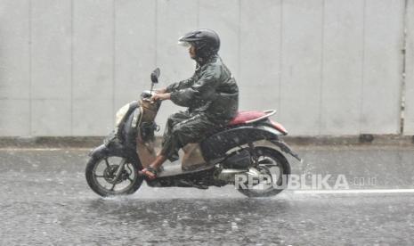 Prakiraan Cuaca Jabodetabek Hari Ini, Hujan Mengguyur Sepanjang Hari