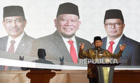 Calon presiden nomor urut 1 Anies Baswedan menyampaikan visi misinya saat menghadiri acara Sarasehan DPD RI bersama Calon Presiden 2024 dengan tema Menatap Kemajuan Daerah dan Sistem Ketatanegaraan RI di Gedung Pustakaloka, Kompleks Parlemen, Senayan, Jakarta, Jumat (2/2/2024). Melalui sarasehan tersebut DPD RI akan menggali visi misi semua calon presiden terkait permasalahan kedaerahan dan kemajuan daerah. 