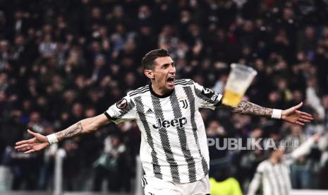 Pemain Juventus Angel Di Maria. Saat Di Maria ditarik keluar fan Juventus mengungkapkan ketidakpuasan dengan bersiul.