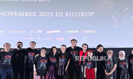 Jajaran kru dan pemain film horor adaptasi dari Turki, Sijjin dalam acara konferensi pers dan pemutaran film di Epicentrum XXI, Jakarta Selatan, Selasa (7/11/2023). 