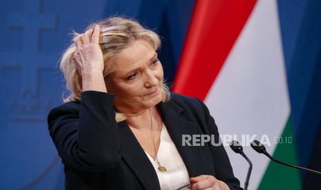 Pemimpin sayap kanan Prancis Marine le Pen diprediksi akan menjadi ancaman terkuat Presiden Emmanuel Macron.