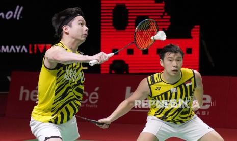 Pebulu tangkis ganda putra Indonesia Kevin Sanjaya Sukamuljo (kiri) dan rekannya Marcus Fernaldi Gideon.