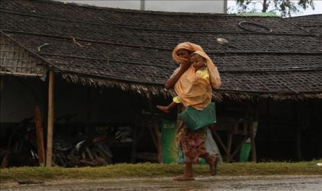 Bangladesh saat ini menjadi rumah bagi sekitar 1,2 juta Muslim Rohingya.