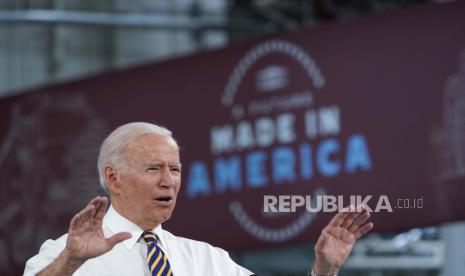 Presiden Joe Biden berbicara selama kunjungan ke fasilitas operasi Lehigh Valley untuk Mack Trucks di Macungie, Pa., Rabu, 28 Juli 2021.