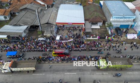 Banjir Rob di Desa Eretan Wetan Tak Kunjung Diatasi, Warga Gelar Aksi Demo |Republika Online 5 057449200 1762524158 830 556