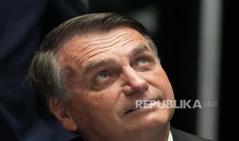  Mantan Presiden Brasil Jair Bolsonaro menjalani perawatan di rumah sakit di Florida, Amerika Serikat. Pemerintahan Presiden Amerika Serikat (AS) Joe Biden berada di bawah tekanan untuk mengusir Jair Bolsonaro.