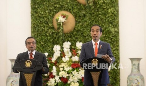 Kunjungan Kenegaraan Timor Leste. Presiden Joko Widodo (kiri) bersama Presiden Timor Leste Francisco Guterres Lu Olo konferensi pers bersama saat kunjungan kenegaraan di Istana Bogor, Jawa Barat, Kamis (28/6).