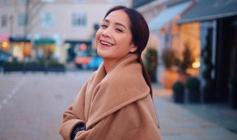 Nagita Slavina. Pemilik Es Teh Indonesia ternyata bukan Nagita Slavina. Istri Raffi Ahmad itu hanya menjabat sebagai CEO Es Teh Indonesia. Foto: Republika