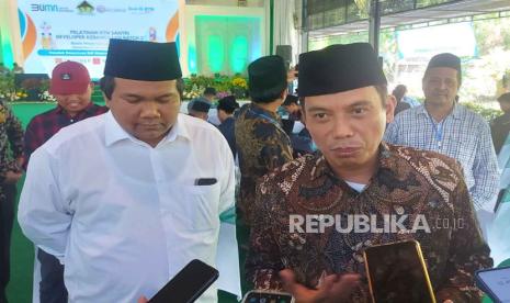 Direktur Utama (Dirut) Bank BTN Nixon LP Napitupulu (kanan) bersama Pengasuh Ponpes Edi Mancoro, Gedangan, Kecamatan Tuntang, Kabupaten Semarang, KH Mubamad Hanif pada acara pembukaan program Pelatihan Santri Developer Kebangsaan Batch 3,  di Pondok Pesantren Edi Mancoro, Sabtu (28/10). Sebanyak 80 santri mengikufi kegiatan pelatihan yang digelar Bank BTN bersama NU Circle tersebut.