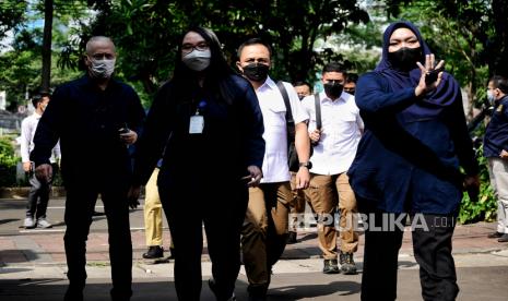 Ajudan Kadiv Propam nonaktif Irjen Pol Ferdy Sambo saat tiba untuk memenuhi panggilan Komnas HAM, di kantor Komnas HAM, Jakarta, Selasa (26/7/2022). 